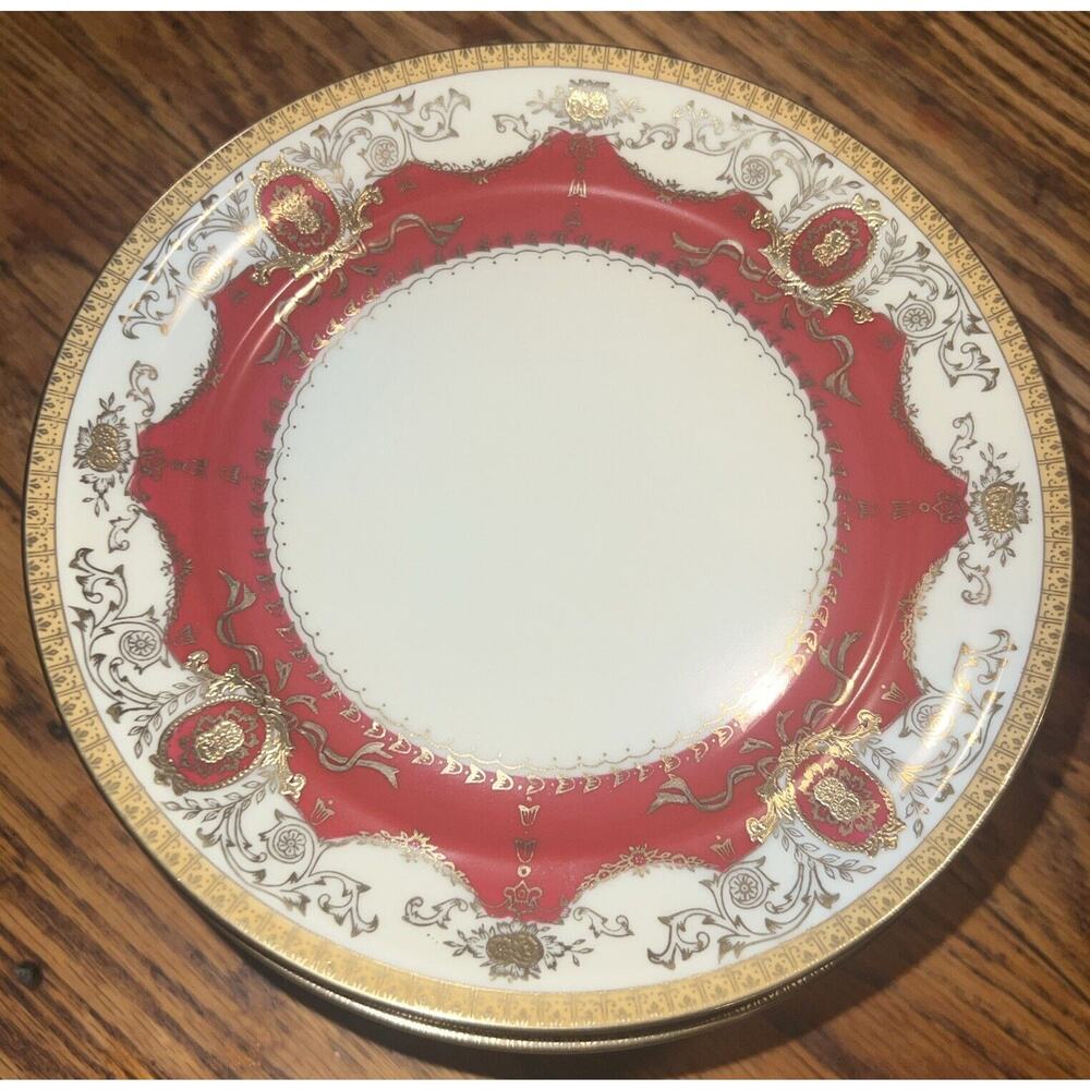 Meito Mandarin 7 3/4” Salad Plate Red and Gold Vintage PRISTINE! Exquisite!